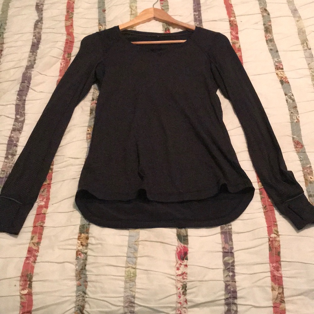 Lululemon black long sleeve shirt size 4